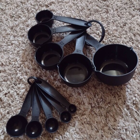 NEW set of measuring cups and spoons - Bundle and save! - Picture 1 of 3